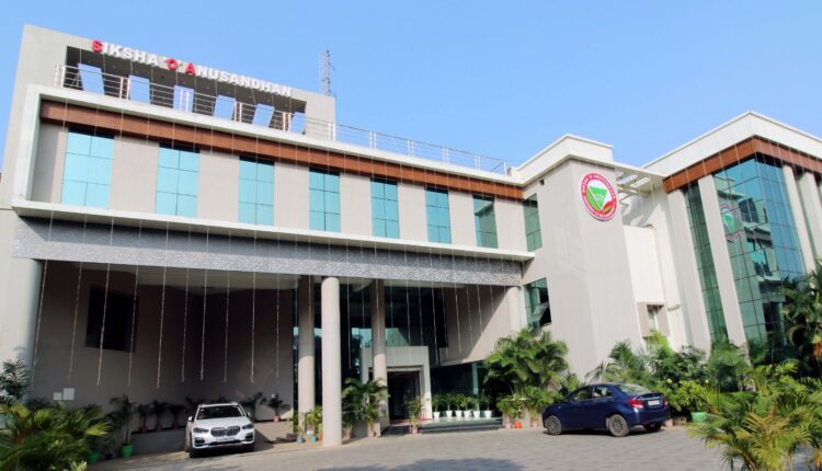 3 law students and two faculty pass OJS exam Of SOA